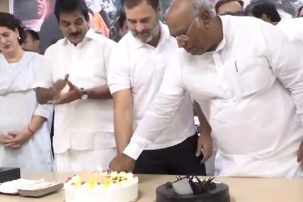 Rahul Gandhi Birthday: Roses, Laddus and the Missing Charminar Cake !